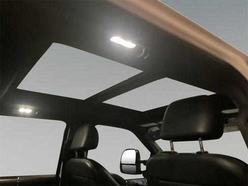 Used 2022 Ford F350 Lariat w/ Black Appearance Package image 15