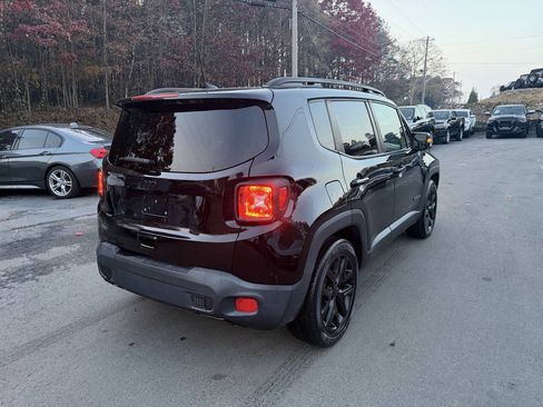 Used 2018 Jeep Renegade Altitude FWD image 5
