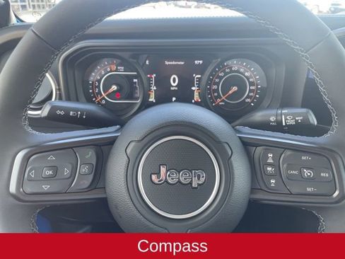 Used 2025 Jeep Gladiator Sport AWD/4WD image 13