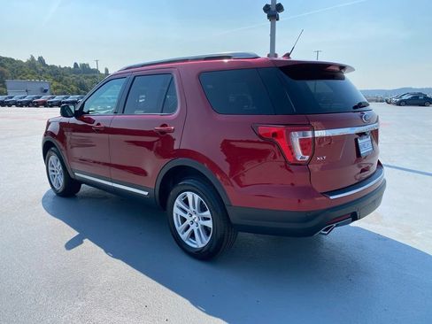 Used 2018 Ford Explorer XLT w/ Equipment Group 202A AWD/4WD image 6