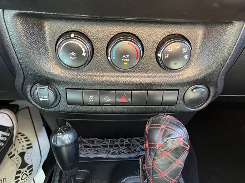 Used 2012 Jeep Wrangler Sport AWD/4WD image 14