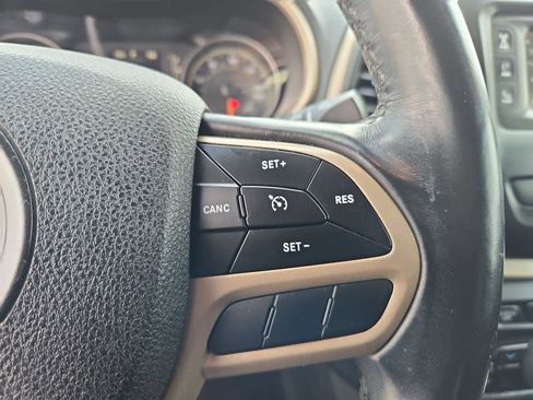 Used 2017 Jeep Cherokee Latitude image 23