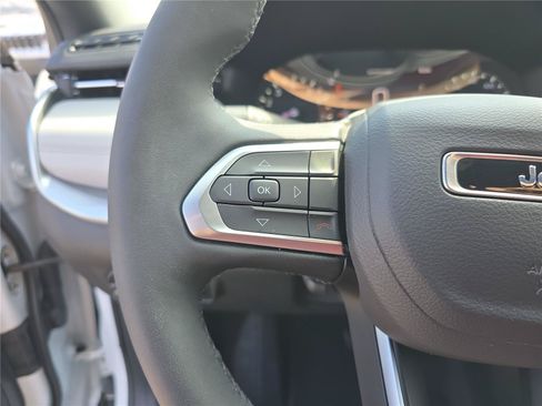 Used 2025 Jeep Compass Limited AWD/4WD image 33