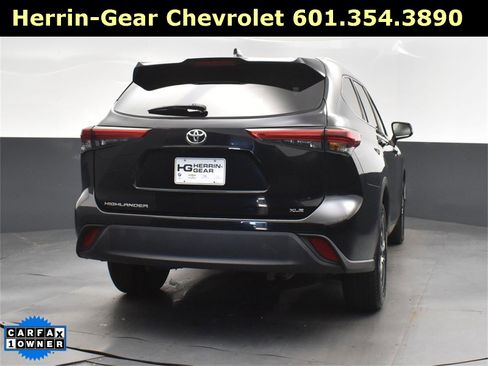 Used 2023 Toyota Highlander XLE image 7