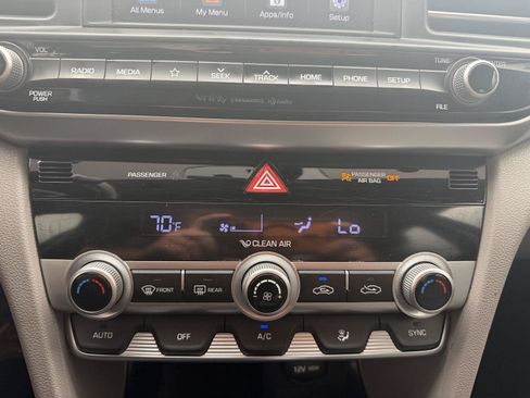 Used 2020 Hyundai Elantra Limited FWD image 11