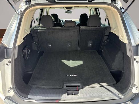 Used 2023 Nissan Rogue SV image 18