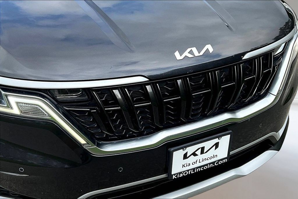 Used 2022 Kia Carnival EX FWD image 30