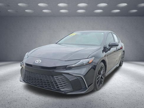 Used 2025 Toyota Camry SE w/ Convenience Package FWD image 17