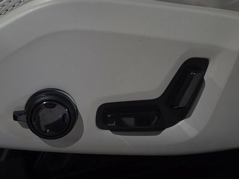Used 2024 Volvo XC60 B5 Ultimate AWD/4WD image 19