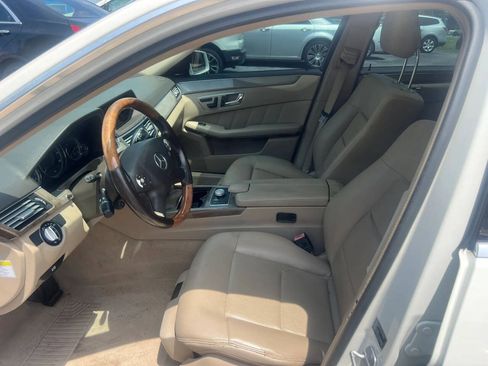Used 2010 Mercedes-Benz E 350 4MATIC Sedan image 9
