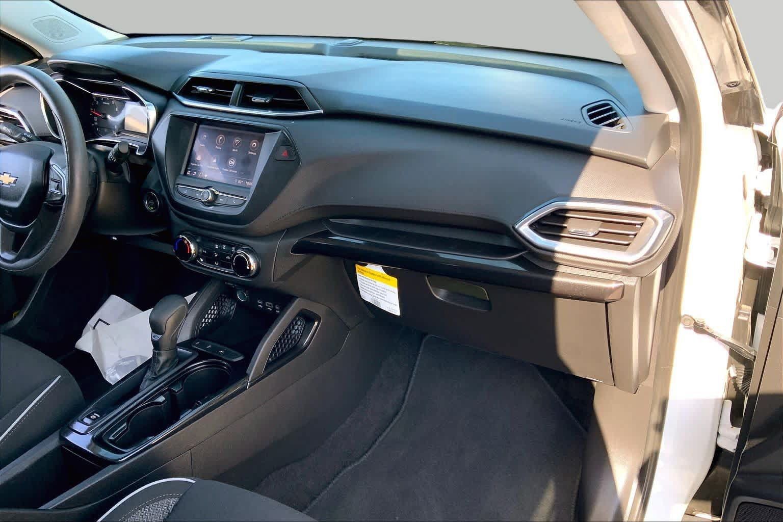 Used 2021 Chevrolet TrailBlazer LT w/ Driver Confidence Package FWD image 17