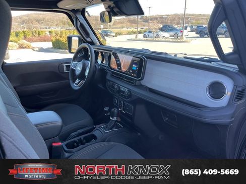 Used 2024 Jeep Wrangler Unlimited Sahara w/ Safety Group AWD/4WD image 28