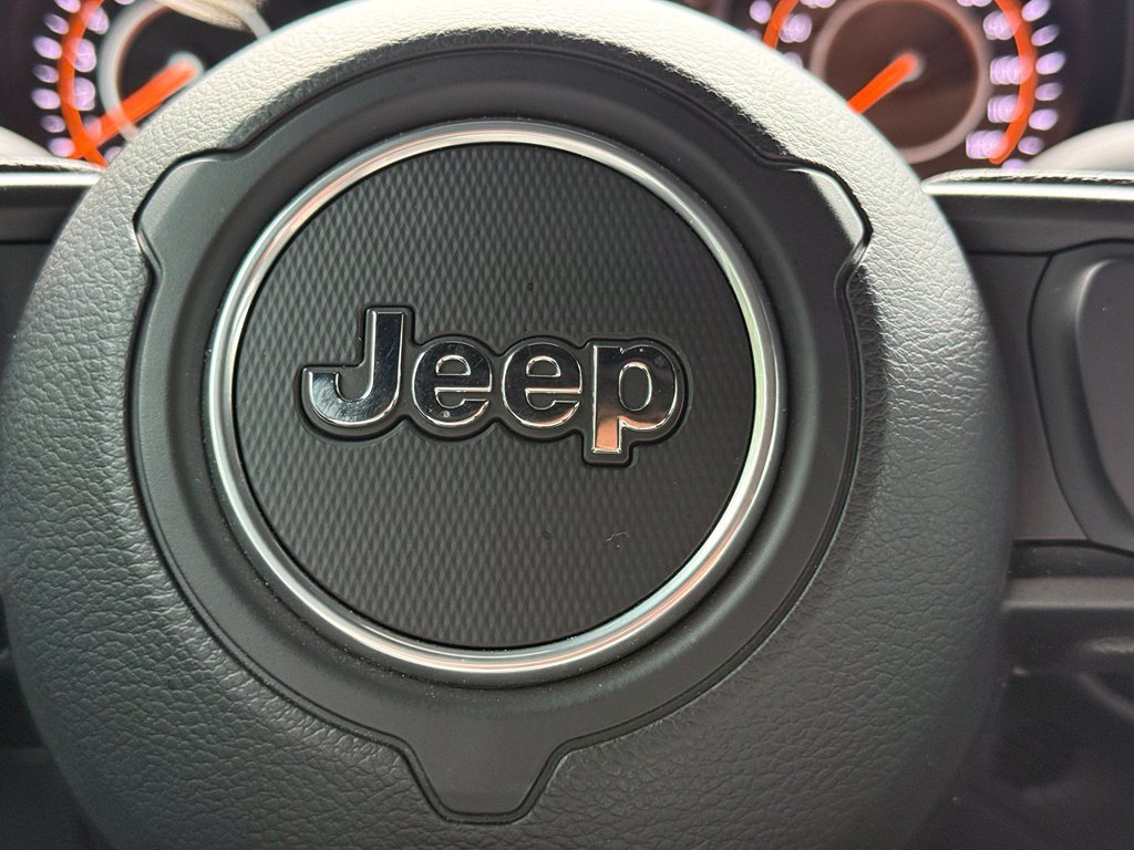 Used 2024 Jeep Gladiator Sport AWD/4WD image 18