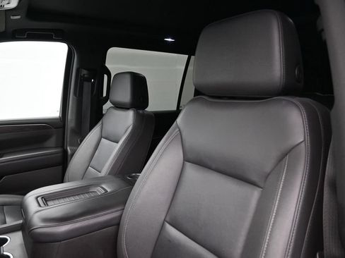 Used 2024 Chevrolet Suburban LT w/ LT Signature Plus Package RWD image 10