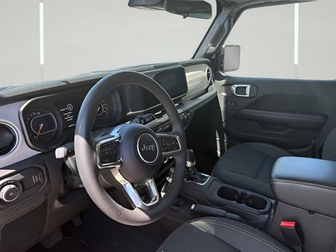Used 2024 Jeep Wrangler Unlimited Sahara AWD/4WD image 7
