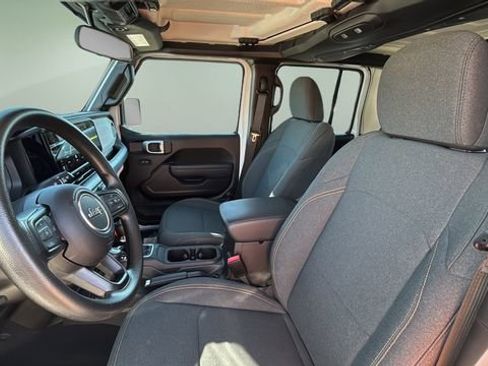 Used 2025 Jeep Gladiator Nighthawk image 17