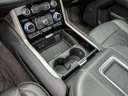 Used 2022 GMC Yukon XL Denali image 19