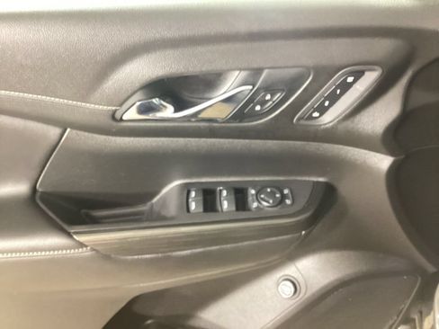 Used 2021 GMC Acadia SLT w/ Technology Package AWD/4WD image 11