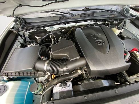 Used 2022 Toyota Tacoma TRD Sport w/ Technology Package AWD/4WD image 29