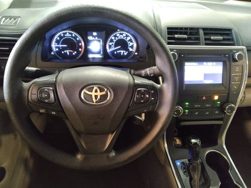 Used 2017 Toyota Camry LE image 22