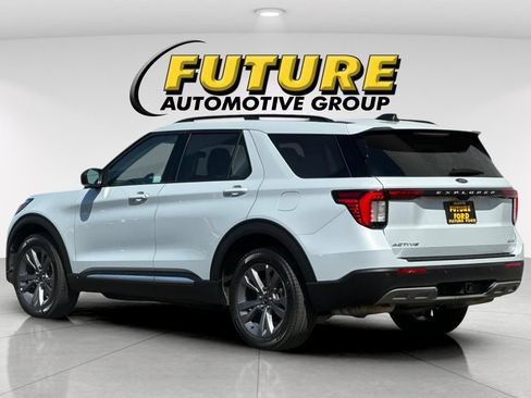 Certified 2025 Ford Explorer Active w/ Active Comfort Package AWD/4WD image 5