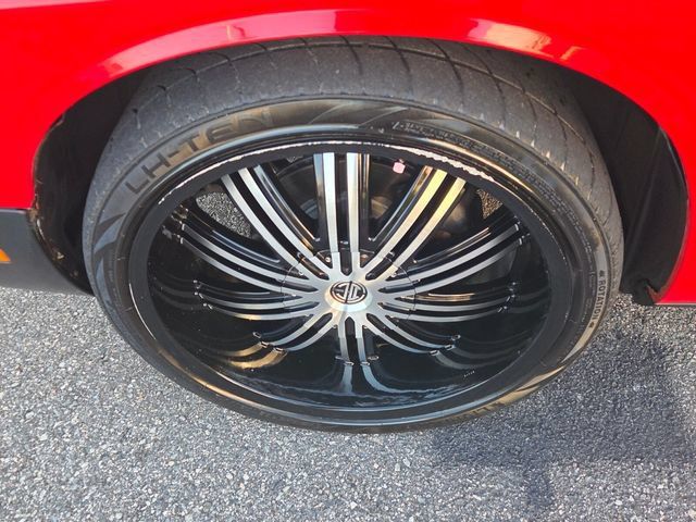 Used 2010 Dodge Challenger SE RWD image 4