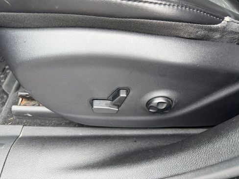 Used 2019 Jeep Cherokee Latitude Plus AWD/4WD image 13