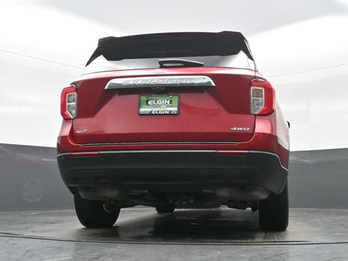 Used 2022 Ford Explorer XLT image 30