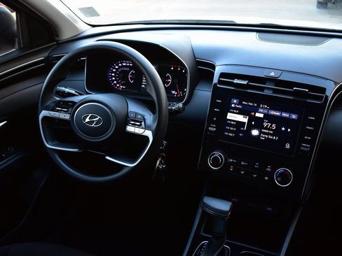 Used 2024 Hyundai Tucson SE image 28