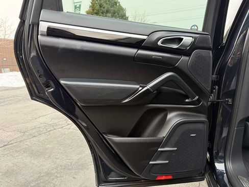 Used 2016 Porsche Cayenne image 29
