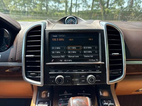 Used 2013 Porsche Cayenne Diesel AWD/4WD image 16