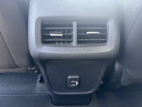 Used 2024 Chevrolet Equinox LT FWD image 21