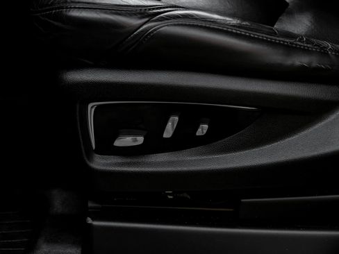 Used 2019 Cadillac Escalade ESV Premium Luxury image 31