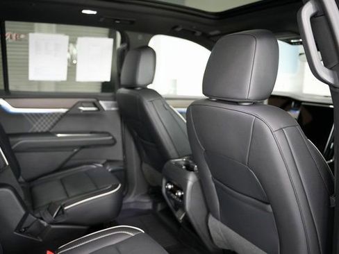 Used 2024 GMC Acadia Denali image 25