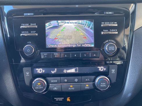 Used 2016 Nissan Rogue SV image 25