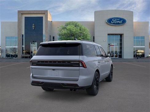 New 2025 Lincoln Navigator Reserve w/ Jet Appearance Package image 8