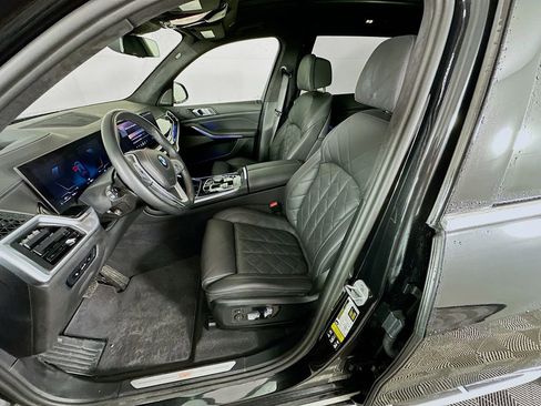 Used 2024 BMW X7 xDrive40i w/ Premium Package image 27