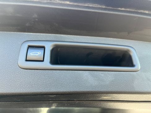 Used 2025 Toyota Highlander LE FWD image 24