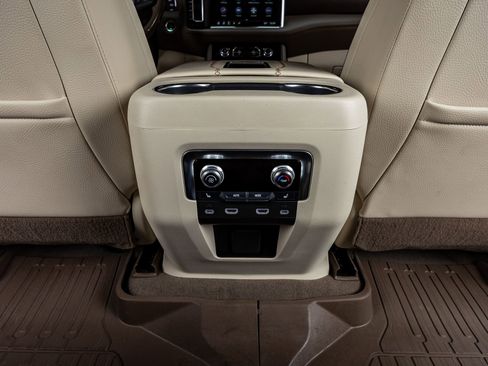 Used 2021 GMC Yukon Denali w/ Denali Premium Package image 35