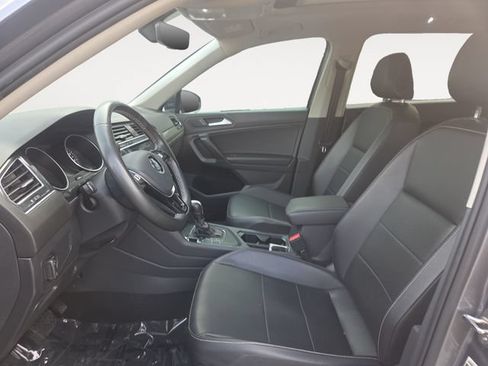 Used 2021 Volkswagen Tiguan SE w/ Panoramic Sunroof Package FWD image 9