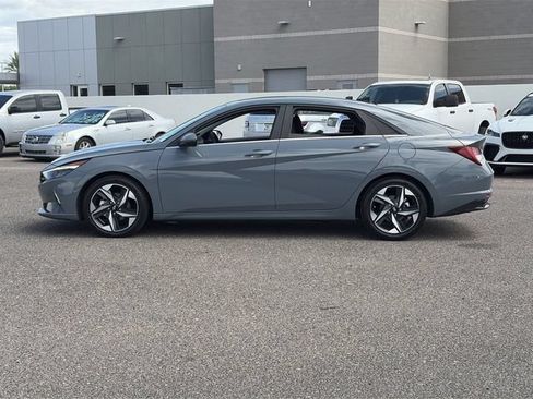 Used 2023 Hyundai Elantra Limited w/ Preferred Accessory Package FWD image 8