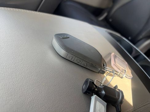 Used 2026 Kia Carnival FWD image 27