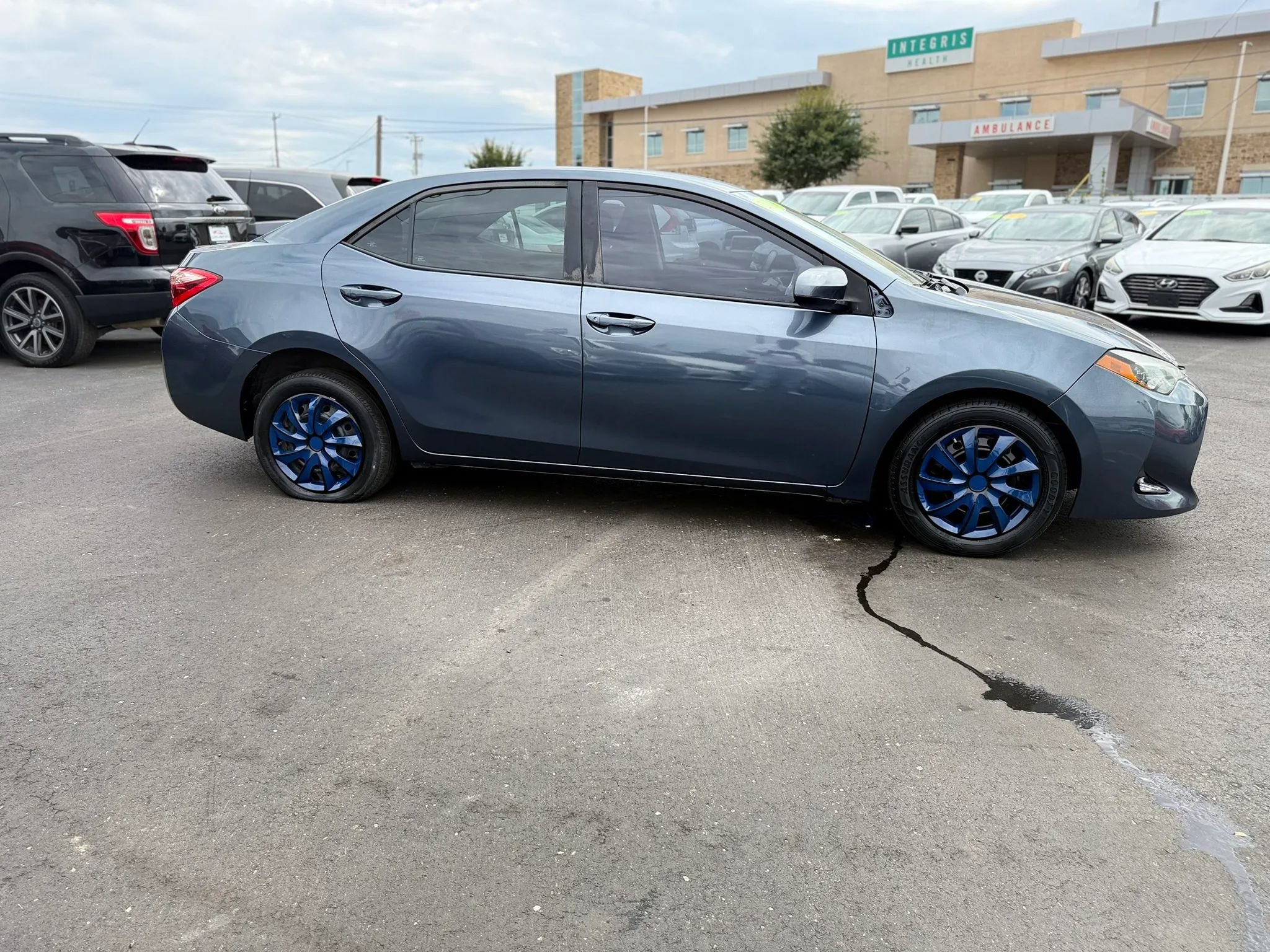 Used 2019 Toyota Corolla LE FWD image 2