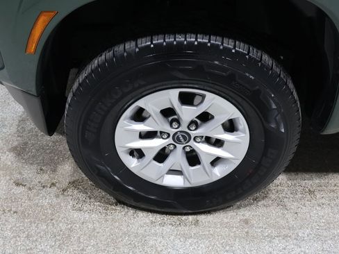 Used 2024 Nissan Frontier SV image 10