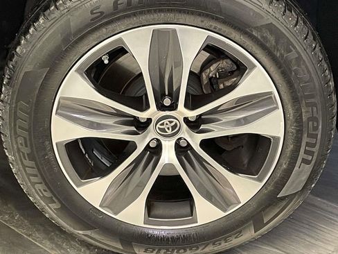 Used 2020 Toyota Highlander XLE image 14