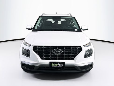 Used 2025 Hyundai Venue SEL image 2