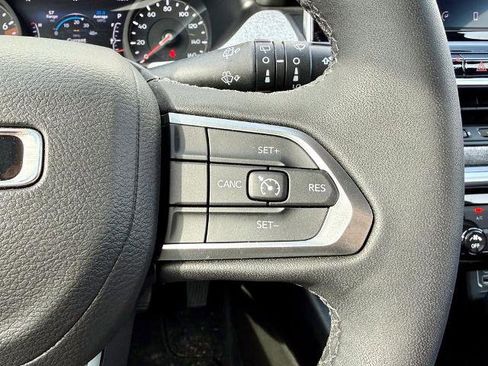 Used 2025 Jeep Compass Latitude AWD/4WD image 20