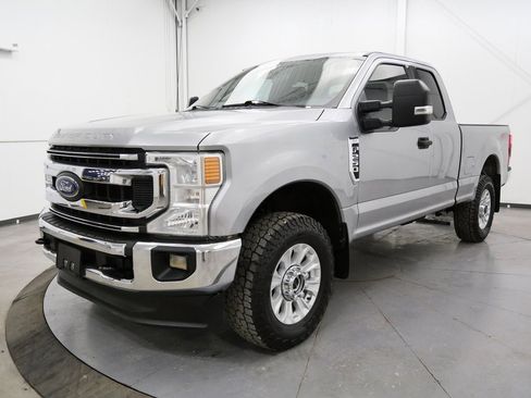 Used 2020 Ford F250 XLT w/ XLT Value Package image 3