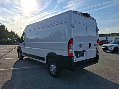 Used 2025 RAM ProMaster 2500 w/ Convenience Group FWD image 4