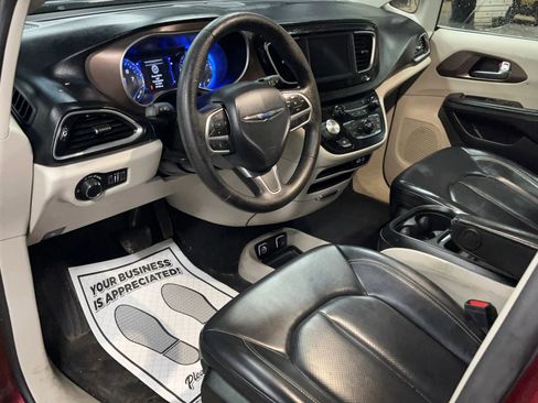 Used 2020 Chrysler Voyager Lxi FWD image 3
